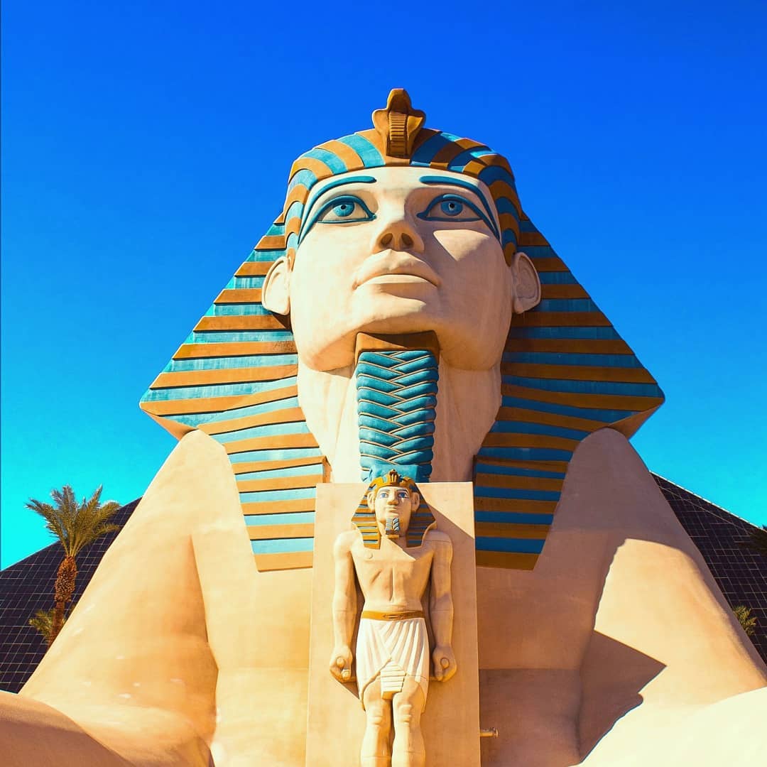 Classic. It was rumoured that the Luxor's sky beam could be seen from space. Personally I think I needed a tripod to get the best nightshot. Sooo 😕 here's daytime Ramesses ☕